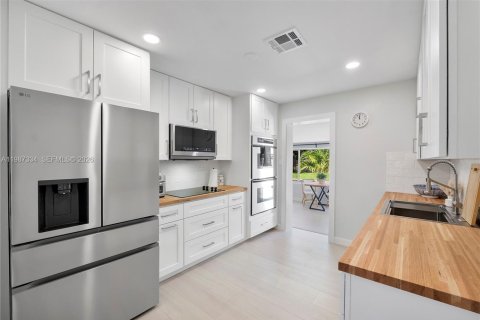 Casa en venta en Plantation, Florida, 3 dormitorios, 151.15 m2 № 2047821 - foto 3