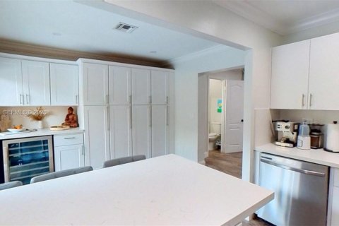 Touwnhouse à vendre à Miami, Floride: 2 chambres, 129.6 m2 № 2068060 - photo 8