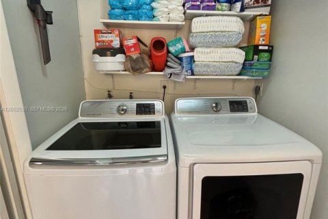 Touwnhouse à vendre à Miami, Floride: 2 chambres, 129.6 m2 № 2068060 - photo 10