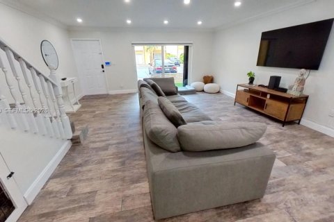 Touwnhouse à vendre à Miami, Floride: 2 chambres, 129.6 m2 № 2068060 - photo 19