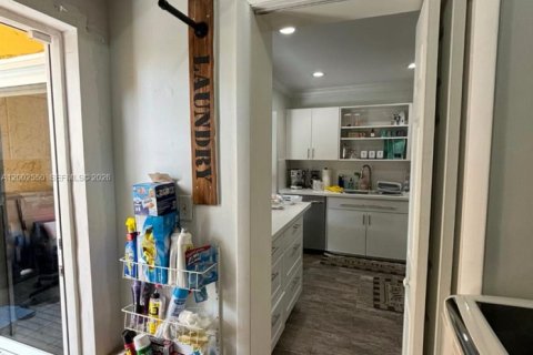 Touwnhouse à vendre à Miami, Floride: 2 chambres, 129.6 m2 № 2068060 - photo 11