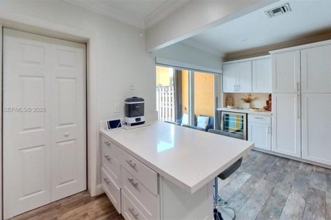 Touwnhouse à vendre à Miami, Floride: 2 chambres, 129.6 m2 № 2068060 - photo 9