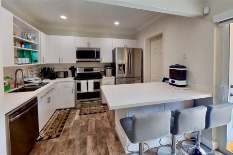 Touwnhouse à vendre à Miami, Floride: 2 chambres, 129.6 m2 № 2068060 - photo 6