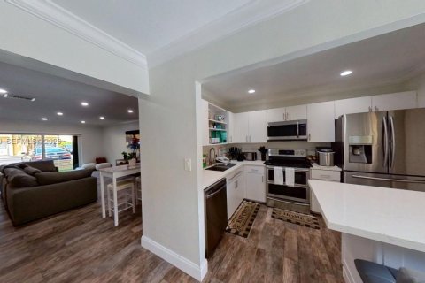 Touwnhouse à vendre à Miami, Floride: 2 chambres, 129.6 m2 № 2068060 - photo 5