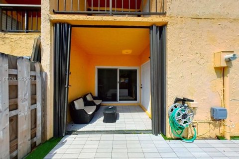 Touwnhouse à vendre à Miami, Floride: 2 chambres, 129.6 m2 № 2068060 - photo 13