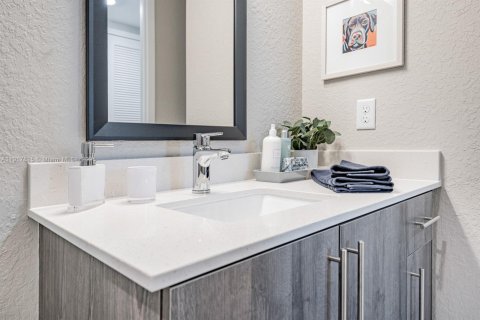 Apartment in Tamarac, Florida 2 bedrooms № 2016922 - photo 18