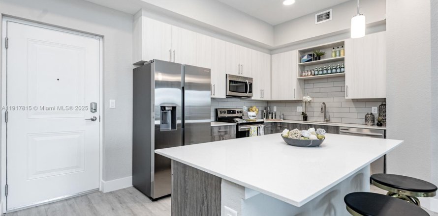 Apartment in Tamarac, Florida 2 bedrooms № 2016922