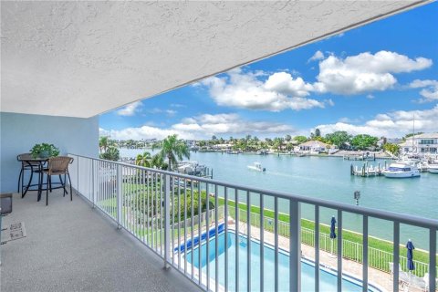 Condominio en venta en Tierra Verde, Florida, 2 dormitorios, 105.91 m2 № 1533609 - foto 1