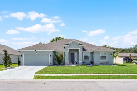 House in Winter Haven, Florida 4 bedrooms, 227.33 sq.m. № 1911275 - photo 1