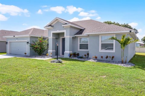 House in Winter Haven, Florida 4 bedrooms, 227.33 sq.m. № 1911275 - photo 4
