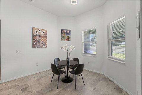 House in Winter Haven, Florida 4 bedrooms, 227.33 sq.m. № 1911275 - photo 9