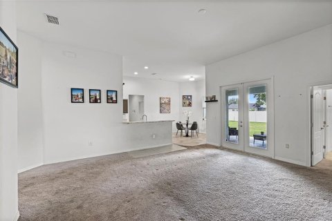 House in Winter Haven, Florida 4 bedrooms, 227.33 sq.m. № 1911275 - photo 8
