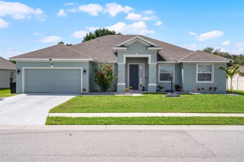 House in Winter Haven, Florida 4 bedrooms, 227.33 sq.m. № 1911275 - photo 2