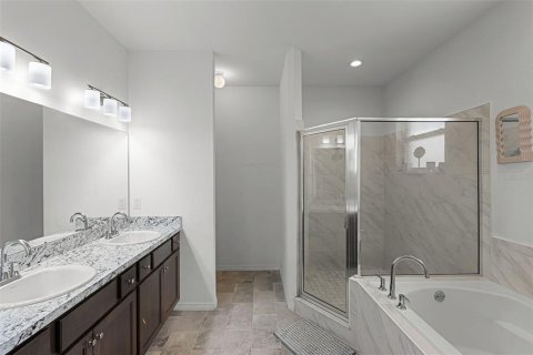 House in Winter Haven, Florida 4 bedrooms, 227.33 sq.m. № 1911275 - photo 18