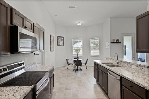 House in Winter Haven, Florida 4 bedrooms, 227.33 sq.m. № 1911275 - photo 11