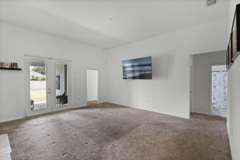 House in Winter Haven, Florida 4 bedrooms, 227.33 sq.m. № 1911275 - photo 7