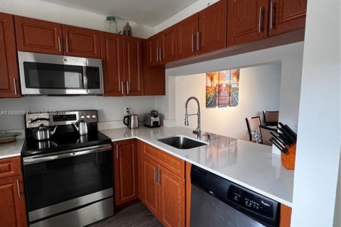 Condominio en alquiler en Pembroke Pines, Florida, 2 dormitorios, 73.11 m2 № 2026584 - foto 4