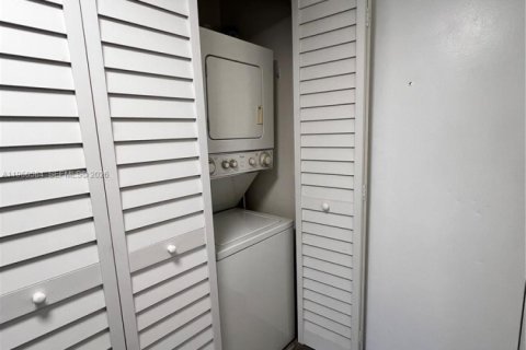 Condominio en alquiler en Pembroke Pines, Florida, 2 dormitorios, 73.11 m2 № 2026584 - foto 5