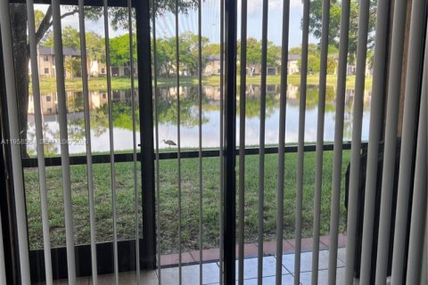 Condominio en alquiler en Pembroke Pines, Florida, 2 dormitorios, 73.11 m2 № 2026584 - foto 11