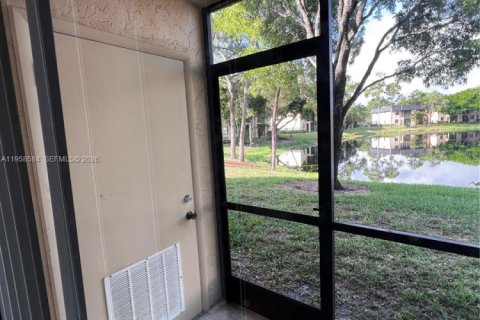 Condominio en alquiler en Pembroke Pines, Florida, 2 dormitorios, 73.11 m2 № 2026584 - foto 12
