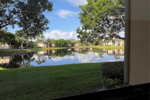 Condominio en alquiler en Pembroke Pines, Florida, 2 dormitorios, 73.11 m2 № 2026584 - foto 13