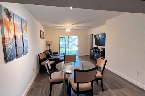 Condominio en alquiler en Pembroke Pines, Florida, 2 dormitorios, 73.11 m2 № 2026584 - foto 2