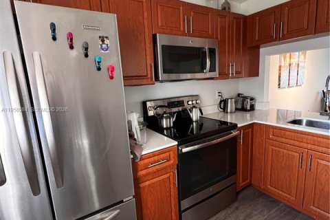 Condominio en alquiler en Pembroke Pines, Florida, 2 dormitorios, 73.11 m2 № 2026584 - foto 3