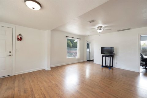 Casa en alquiler en Saint Petersburg, Florida, 2 dormitorios, 71.72 m2 № 1873341 - foto 5