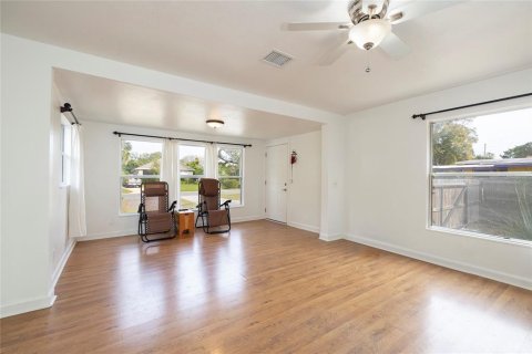 Casa en alquiler en Saint Petersburg, Florida, 2 dormitorios, 71.72 m2 № 1873341 - foto 4