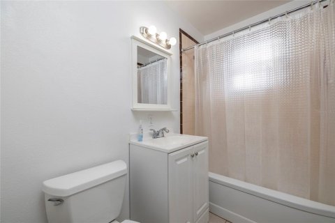 Casa en alquiler en Saint Petersburg, Florida, 2 dormitorios, 71.72 m2 № 1873341 - foto 11