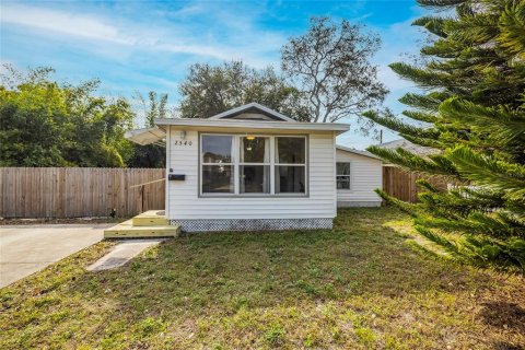 Casa en alquiler en Saint Petersburg, Florida, 2 dormitorios, 71.72 m2 № 1873341 - foto 1