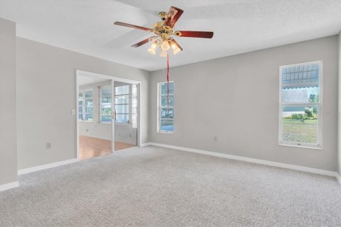 Villa ou maison à vendre à New Port Richey, Floride: 2 chambres, 152.92 m2 № 2113396 - photo 21