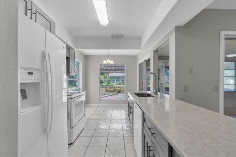 Villa ou maison à vendre à New Port Richey, Floride: 2 chambres, 152.92 m2 № 2113396 - photo 14