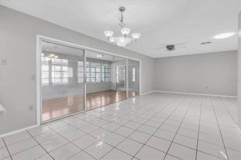 Villa ou maison à vendre à New Port Richey, Floride: 2 chambres, 152.92 m2 № 2113396 - photo 12