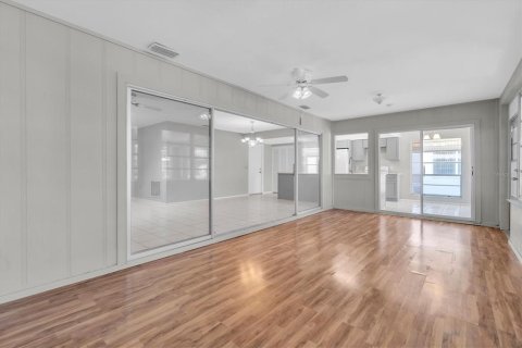 Villa ou maison à vendre à New Port Richey, Floride: 2 chambres, 152.92 m2 № 2113396 - photo 19