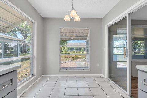 Villa ou maison à vendre à New Port Richey, Floride: 2 chambres, 152.92 m2 № 2113396 - photo 15