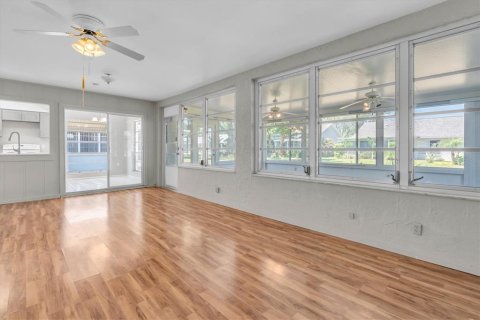 Villa ou maison à vendre à New Port Richey, Floride: 2 chambres, 152.92 m2 № 2113396 - photo 18