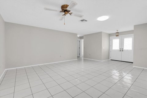 Villa ou maison à vendre à New Port Richey, Floride: 2 chambres, 152.92 m2 № 2113396 - photo 10
