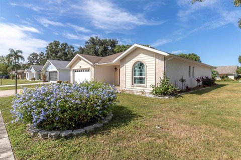 Villa ou maison à vendre à New Port Richey, Floride: 2 chambres, 152.92 m2 № 2113396 - photo 4