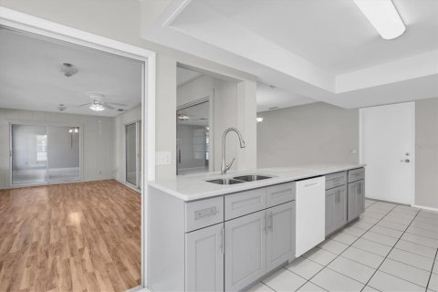 Villa ou maison à vendre à New Port Richey, Floride: 2 chambres, 152.92 m2 № 2113396 - photo 17