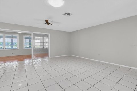 Villa ou maison à vendre à New Port Richey, Floride: 2 chambres, 152.92 m2 № 2113396 - photo 9