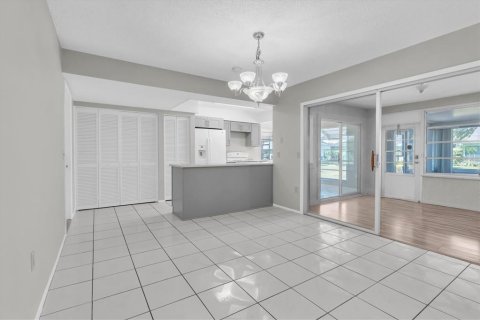Villa ou maison à vendre à New Port Richey, Floride: 2 chambres, 152.92 m2 № 2113396 - photo 11