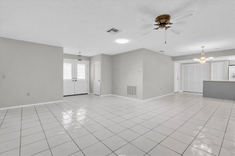 Villa ou maison à vendre à New Port Richey, Floride: 2 chambres, 152.92 m2 № 2113396 - photo 7