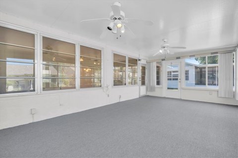 Villa ou maison à vendre à New Port Richey, Floride: 2 chambres, 152.92 m2 № 2113396 - photo 30