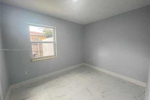 House in Hialeah, Florida 2 bedrooms, 87.79 sq.m. № 1953385 - photo 7