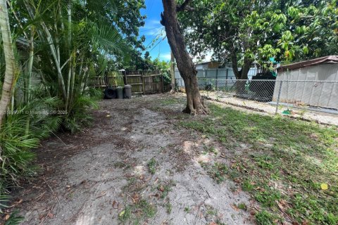 House in Hialeah, Florida 2 bedrooms, 87.79 sq.m. № 1953385 - photo 14