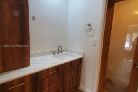 Adosado en venta en Miami Lakes, Florida, 2 dormitorios, 145.76 m2 № 1760957 - foto 18