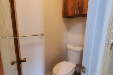Adosado en venta en Miami Lakes, Florida, 2 dormitorios, 145.76 m2 № 1760957 - foto 19