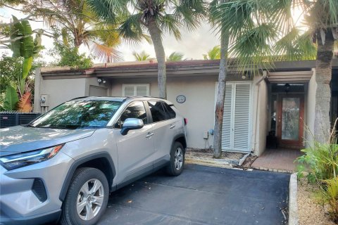 Adosado en venta en Miami Lakes, Florida, 2 dormitorios, 145.76 m2 № 1760957 - foto 12
