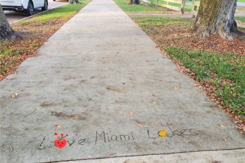 Adosado en venta en Miami Lakes, Florida, 2 dormitorios, 145.76 m2 № 1760957 - foto 26